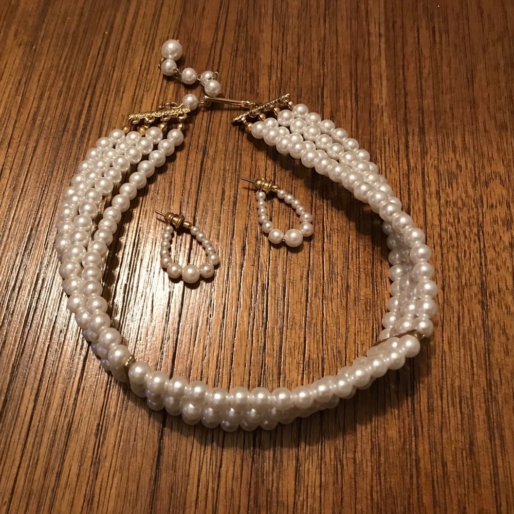 Pearl & Gold Choker with matching Earrings